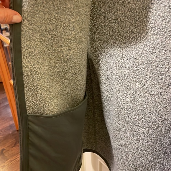 Patagonia Men’s Vest - Picture 2 of 3